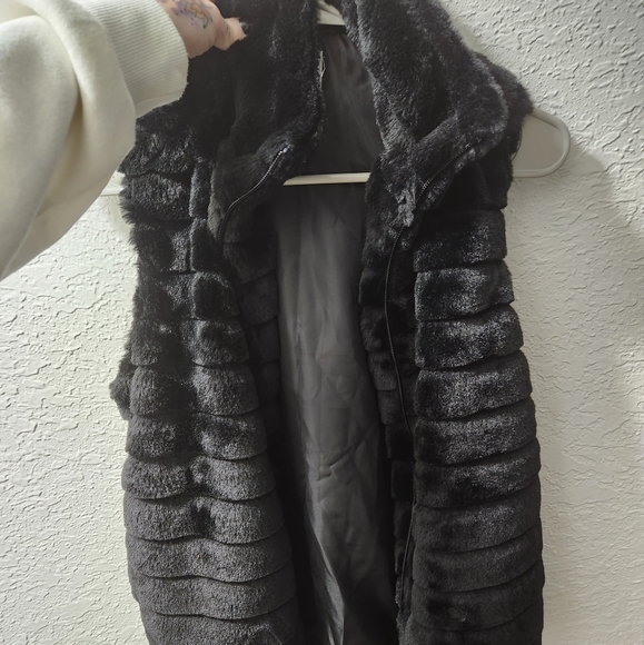KATYDID Black faux fur lined zip up best, collard fur vest, black fur outerwear - Picture 10 of 14